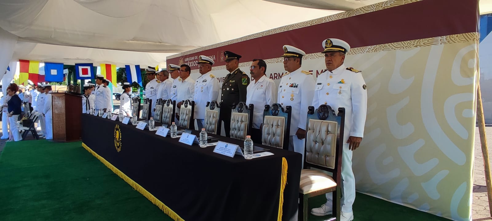 Durante los festejos del Día de la Armada de México se otorgan reconocimientos y condecoraciones