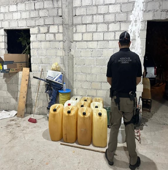 Federales catean casa en Bacorehuis, Ahome y aseguran más de 200 litros de hidrocarburo