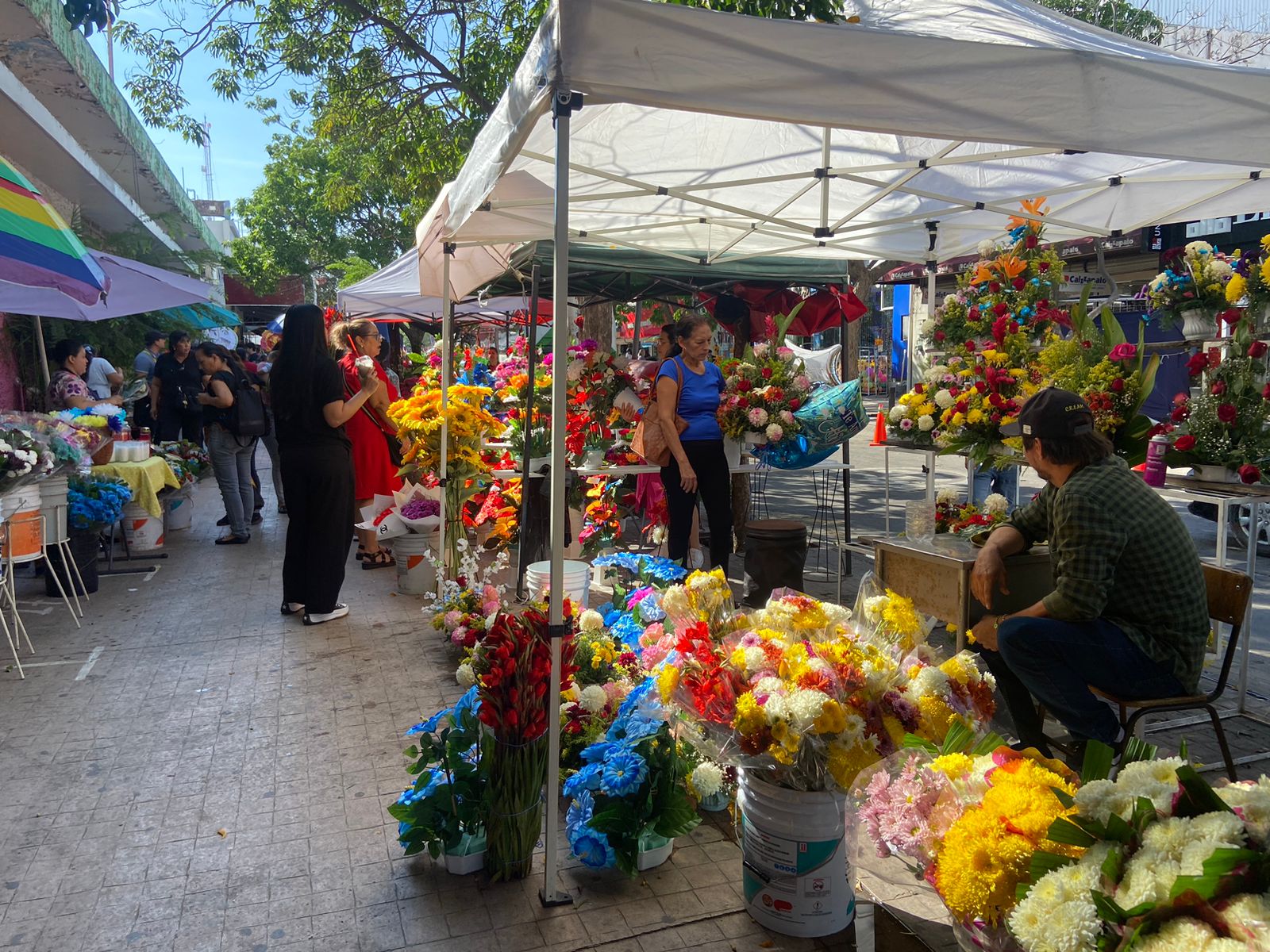 Día de Muertos y Halloween trajo un repunte del 90 por ciento en las ventas: ambulantes