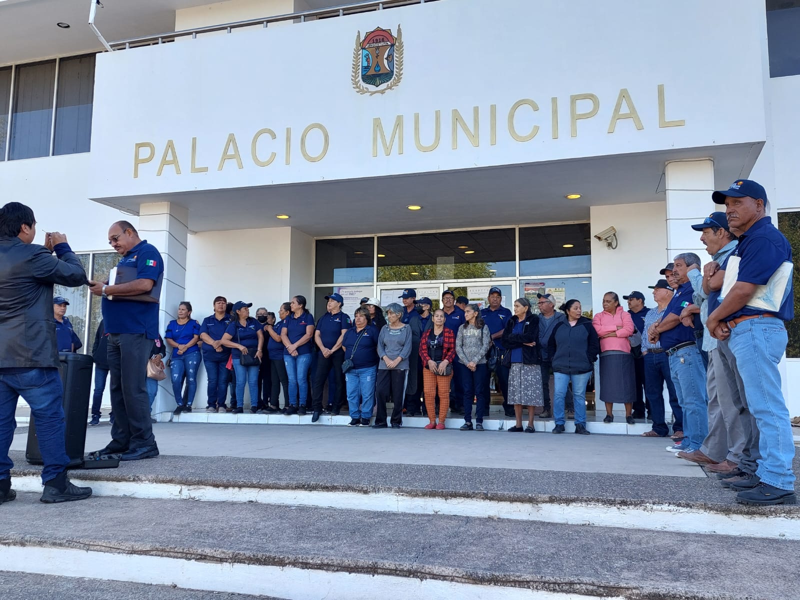 Guerreros Unidos toman instalaciones del Ayuntamiento de Angostura; no dejaron pasar al personal