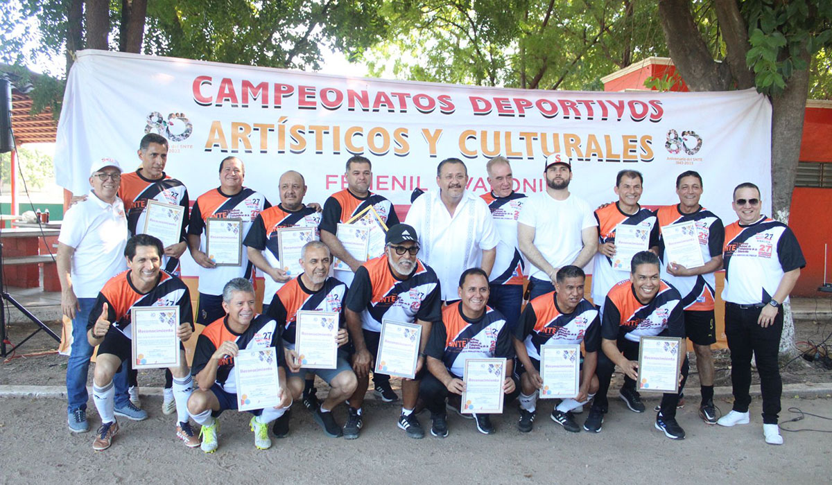 SNTE 27 homenajea a campeones nacionales del 97′ durante el futbol de los Campeonatos Deportivos