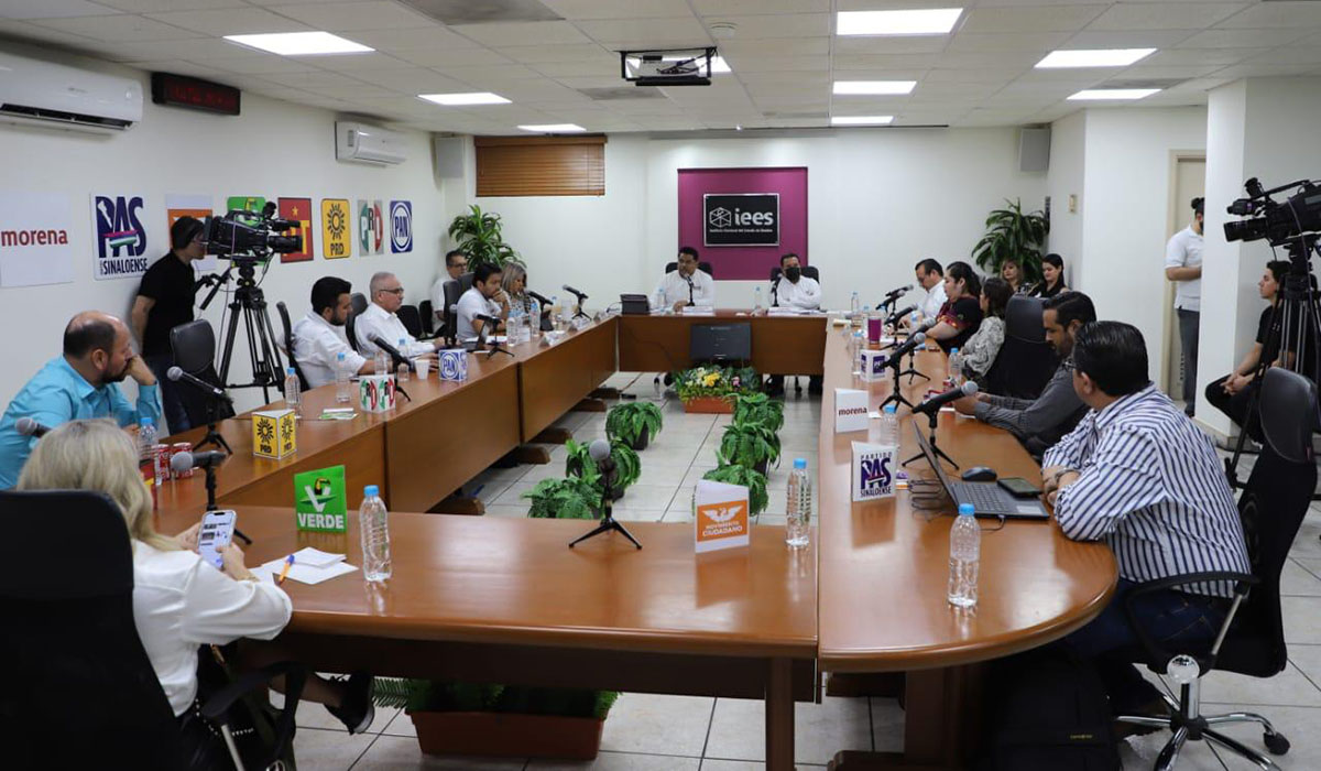 IEES resuelve quejas interpuestas por el diputado Gene Bojórquez contra Feliciano Castro y Pedro Villegas Lobo