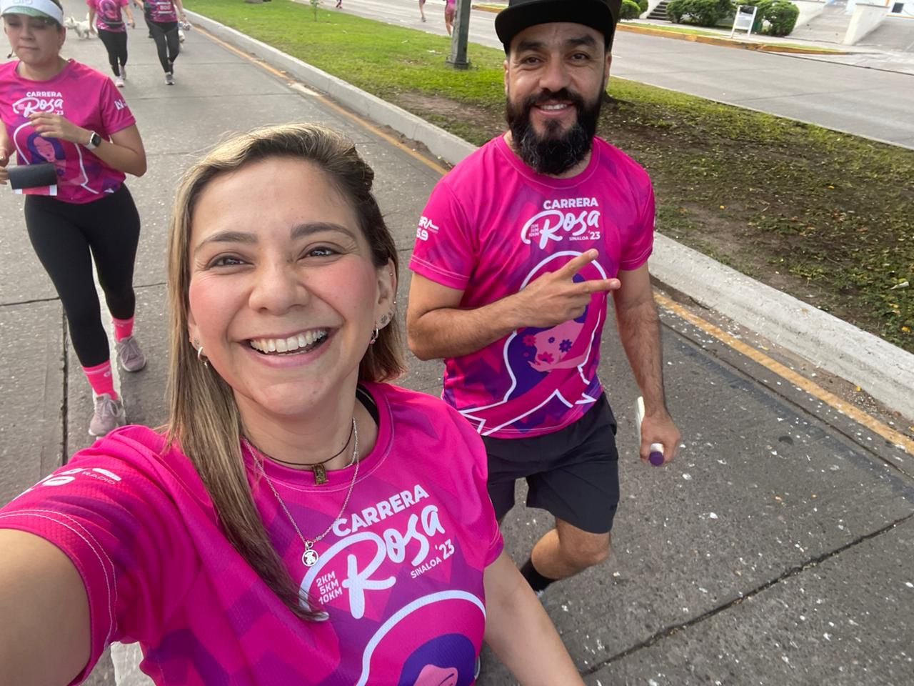 Autoridades del deporte corren en la Carrera Rosa de Vibra Radio y La Bella 104.9 FM; conoce a los ganadores