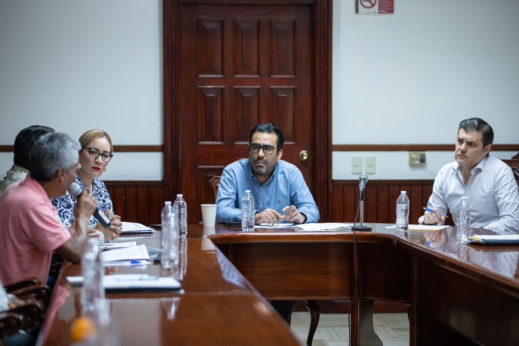Juan de Dios hace compromisos de obras con Antorcha Campesina
