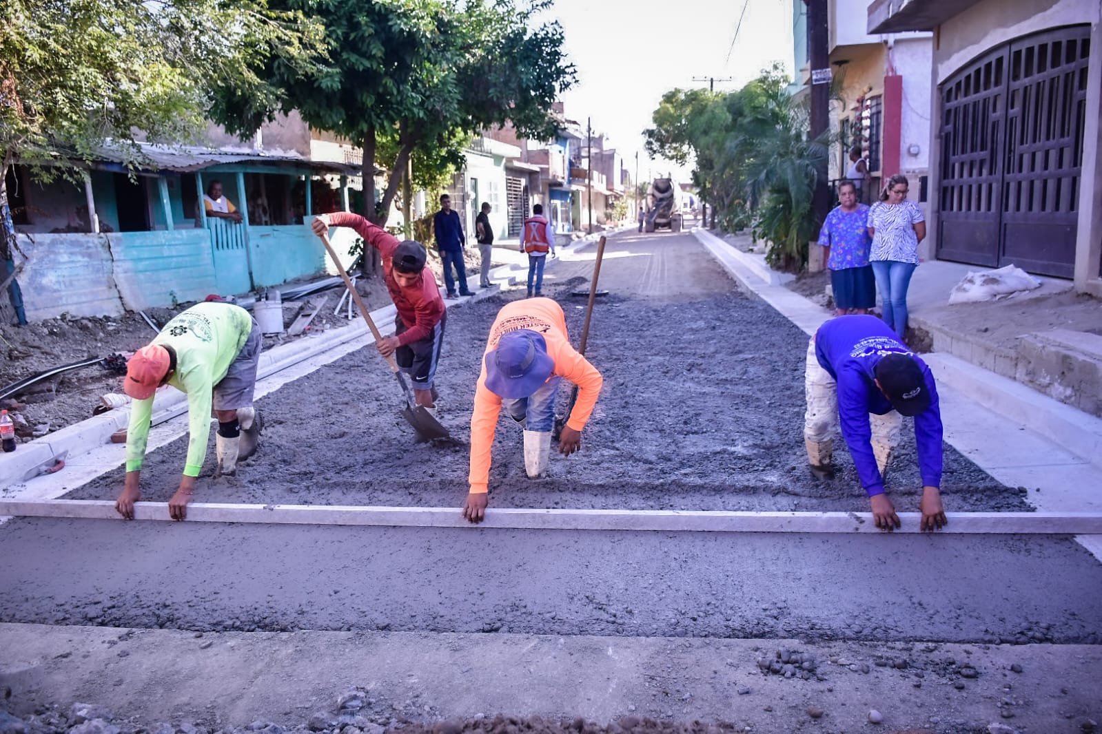 Les llegará la solución a la colonia Klein de Mazatlán con pavimentación de la calle Petróleos Mexicanos
