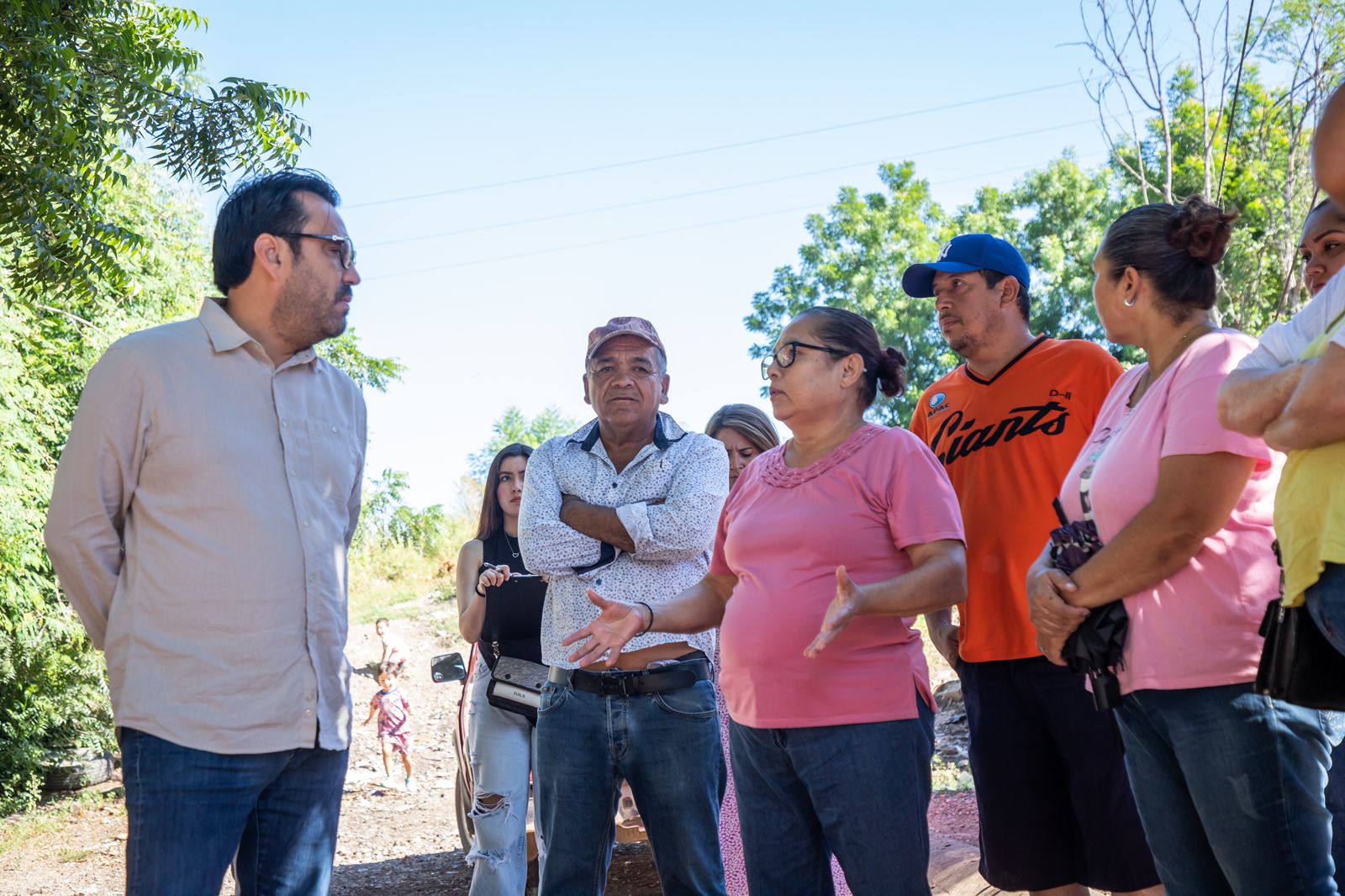 Llegan ‘Diálogos por el Bienestar’ a Jardines de la Sierra, en Culiacán; alcalde promete pavimentación