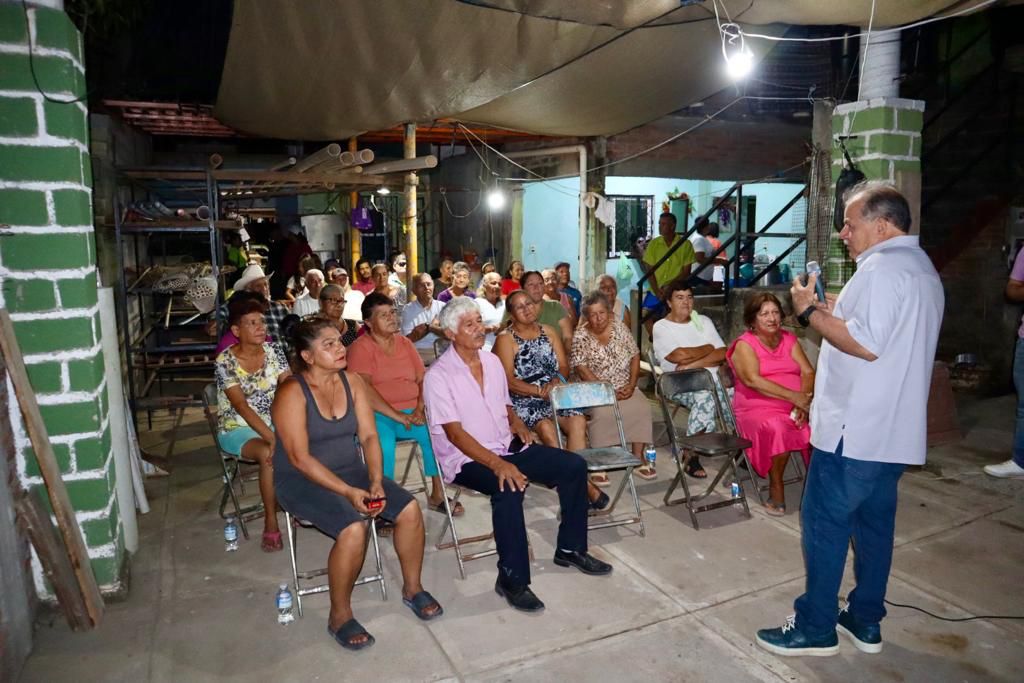 Lleva Higuera charlas informativas sobre la 4T hasta Loma Atravesada y El Walamo
