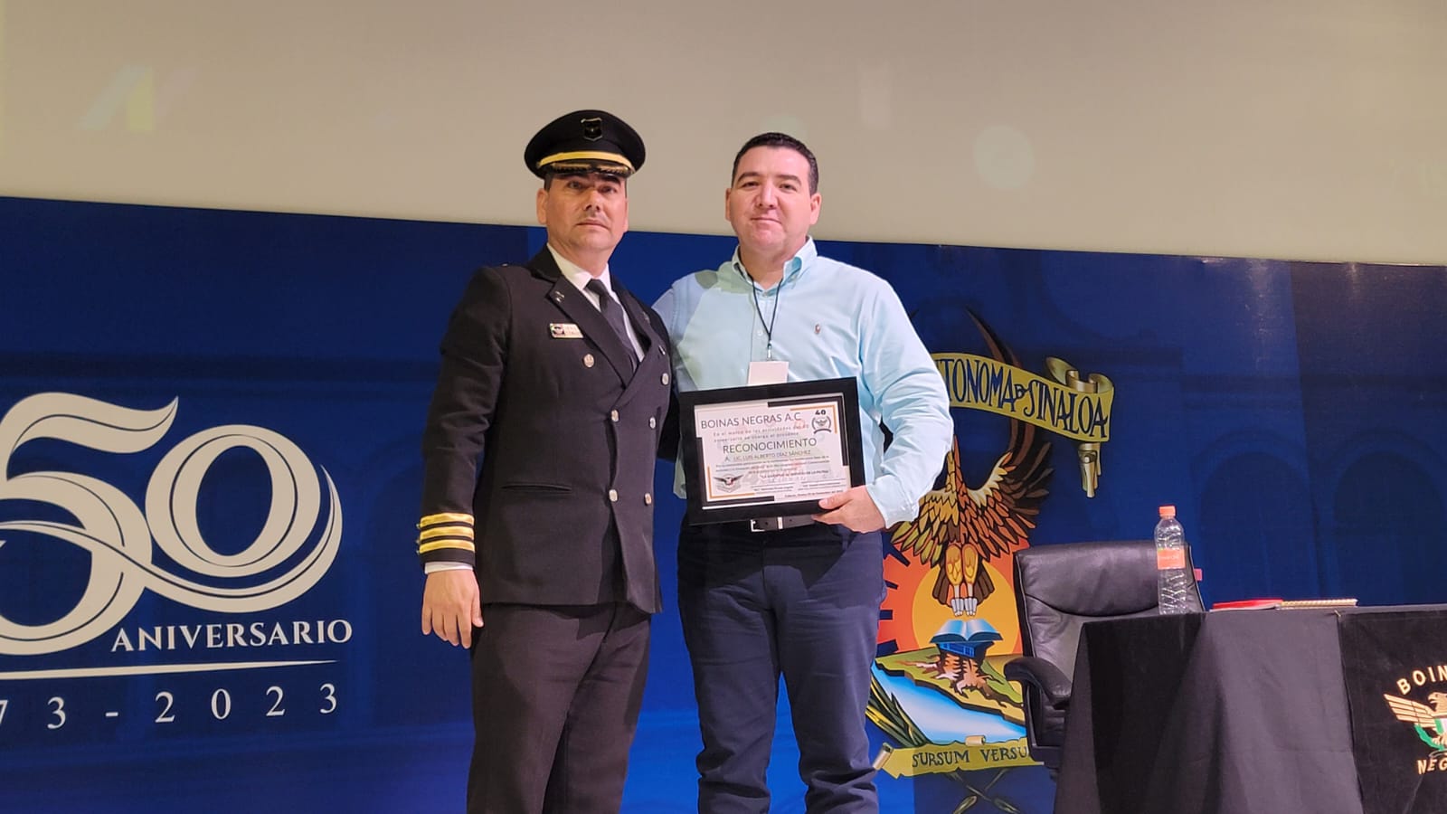 Luis Alberto Díaz comparte charla con cadetes de Boinas Negras, en el marco de su 40 aniversario