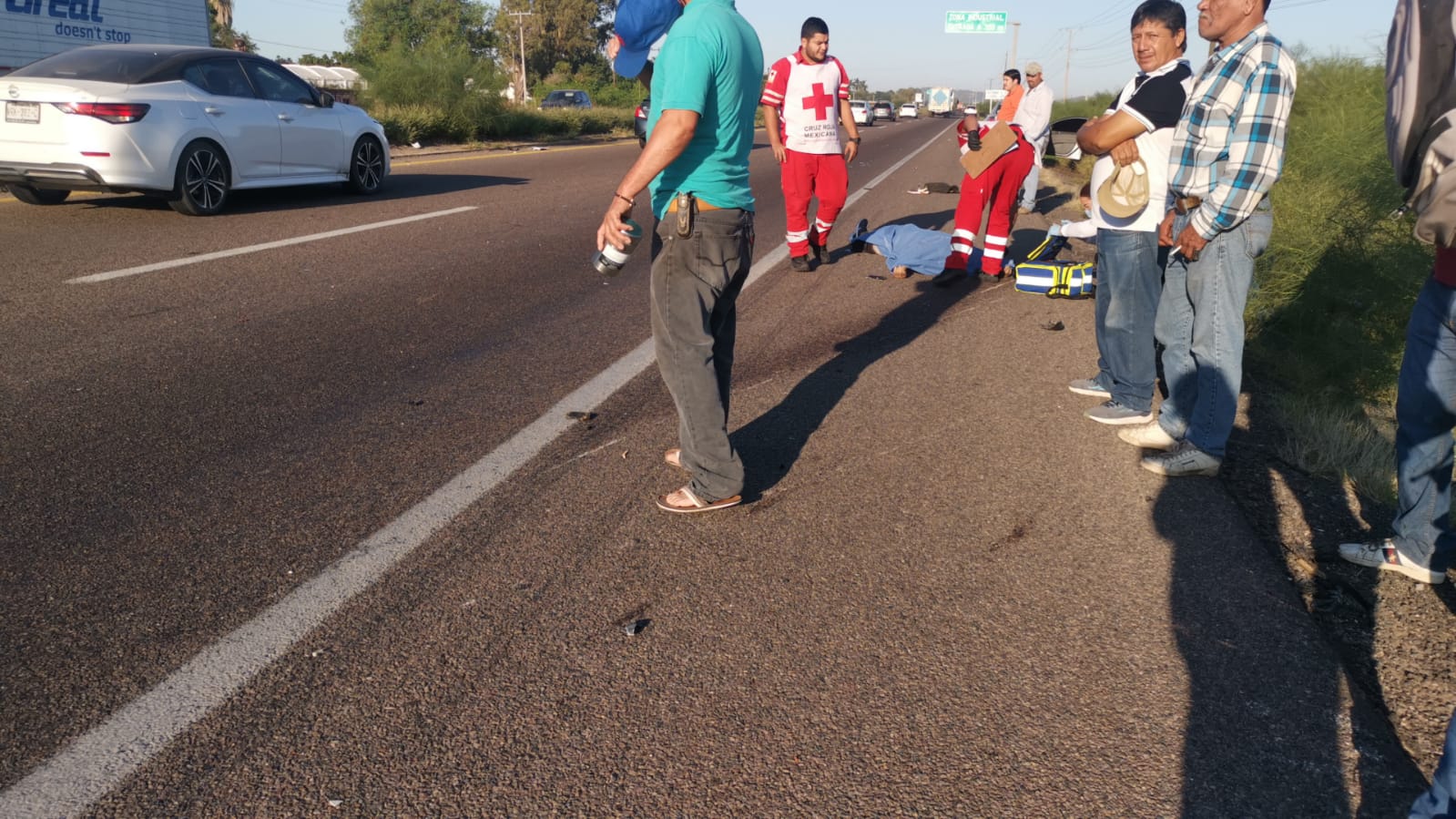Motociclista pierde la vida al ser embestido por conductor de una vagoneta en la zona industrial de Los Mochis