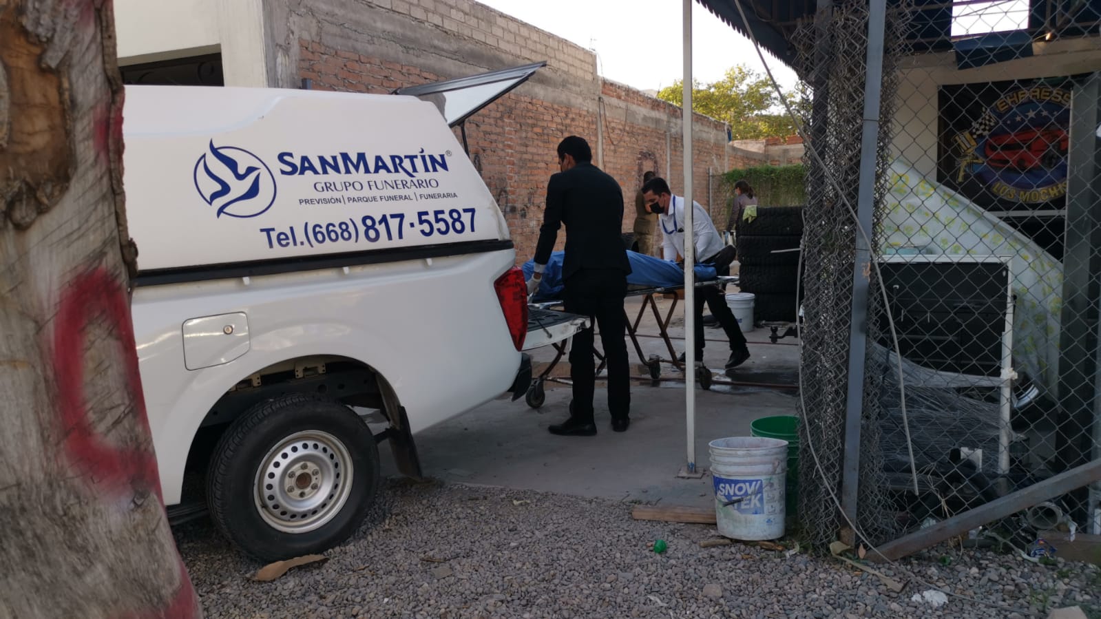 Muere un hombre dentro de un taller de carrocería en Los Mochis
