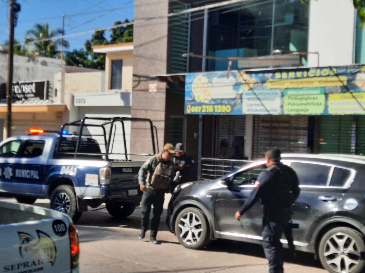 Mujer es interceptada por hombres armados y la despojan de 178 mil pesos, en Culiacán