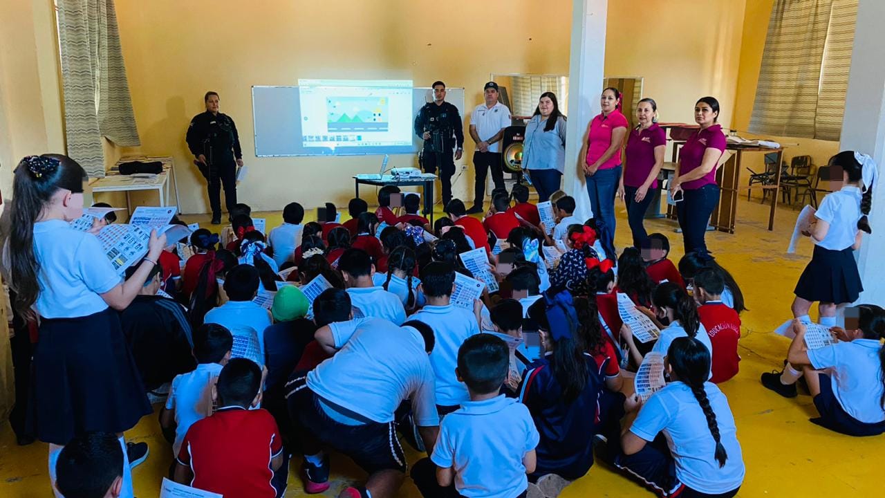 Niños de primaria reciben pláticas de educación vial en Angostura
