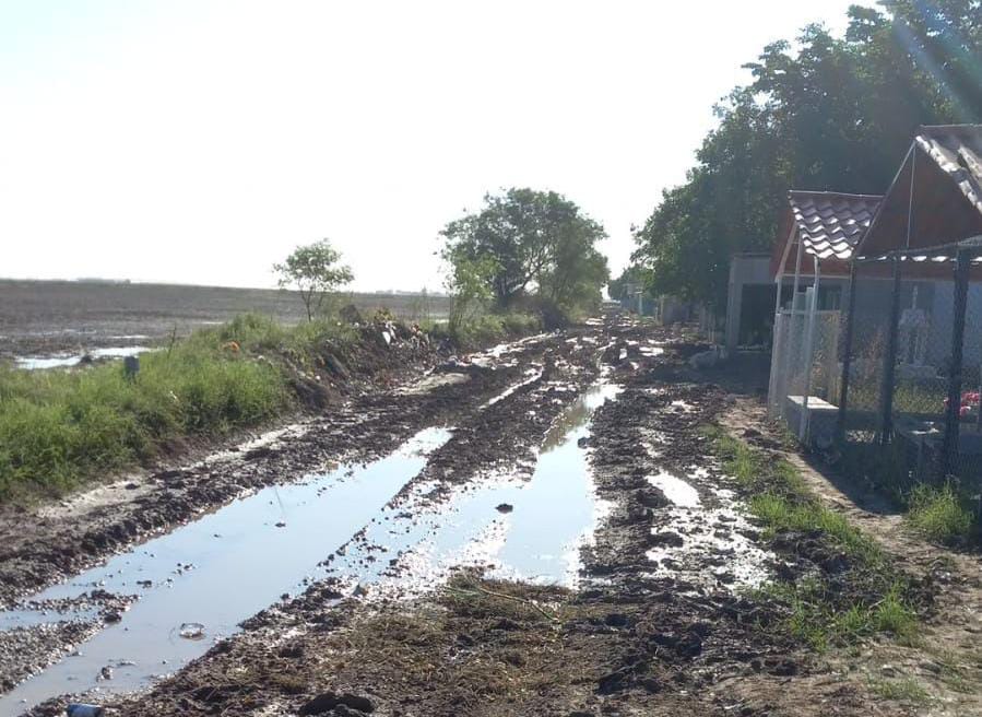 Verán que se puede hacer por el panteón inundado de Cortines, Sinaloa; el terreno es fangoso: Rolando Mercado
