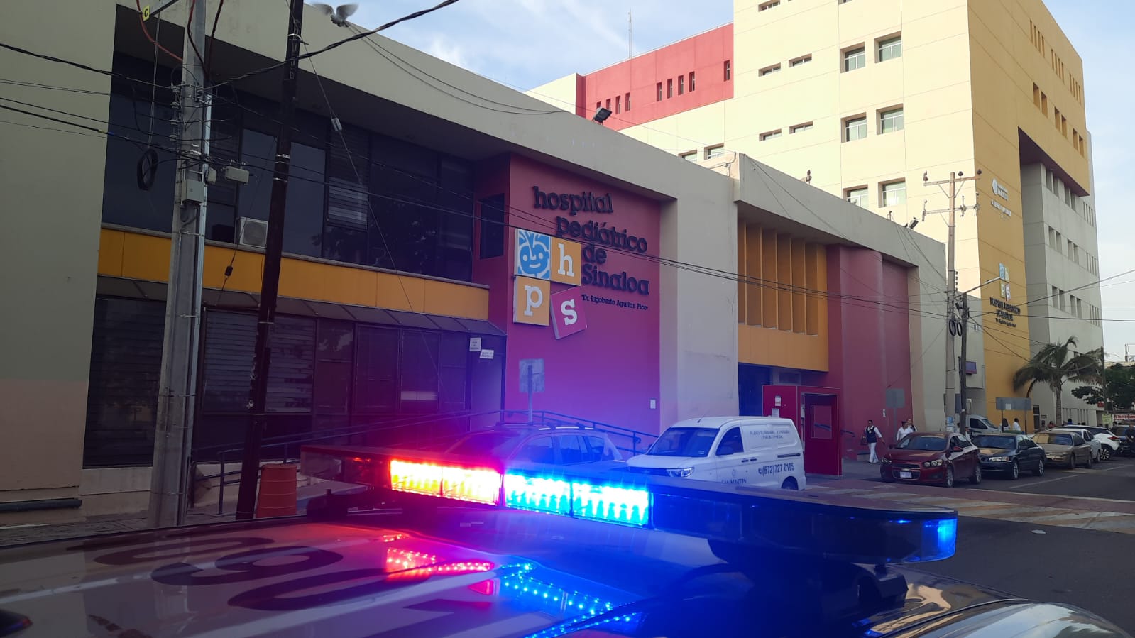 Intentan llevarse una camioneta por una deuda y atropellan a menor en Culiacán