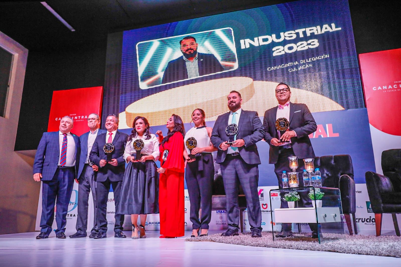 Recibe Luis Gaxiola el Premio Industrial del Año Canacintra 2023