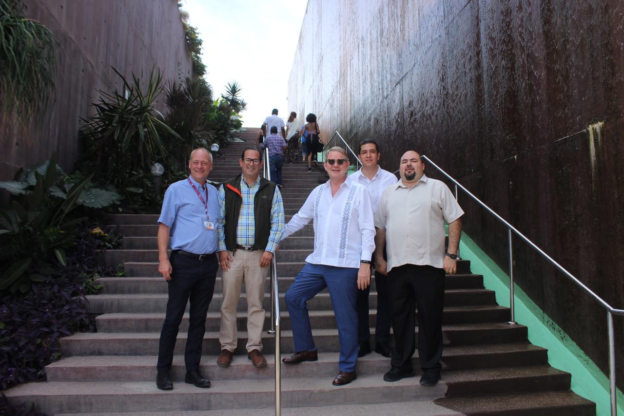 Recorre el embajador y cónsul de Canadá el Gran Acuario Mazatlán en segundo día de actividades