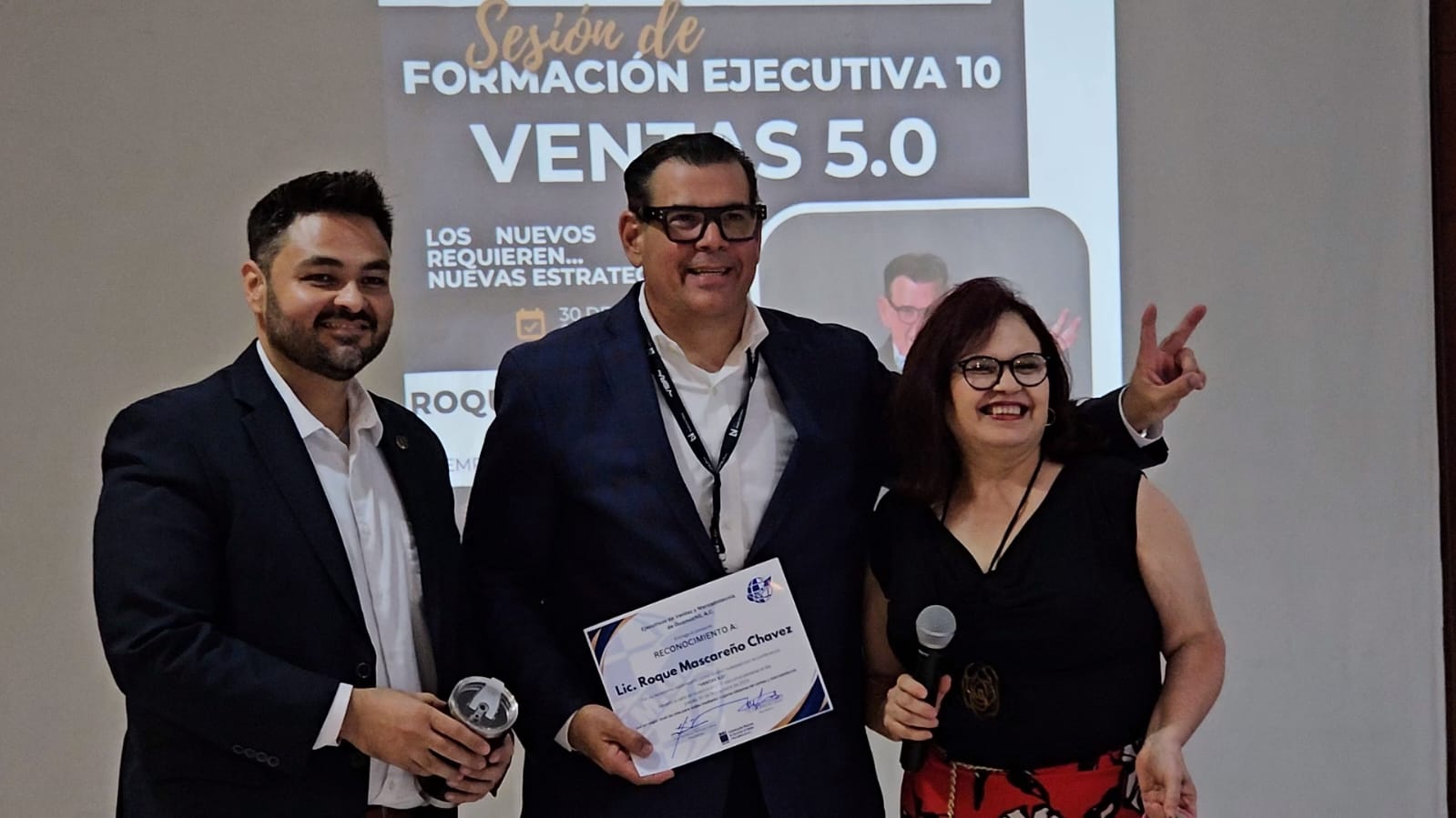 Roque Mascareño Chávez, de Grupo Vibra Medios, comparte experiencia con Ejecutivos de Venta en Guamúchil