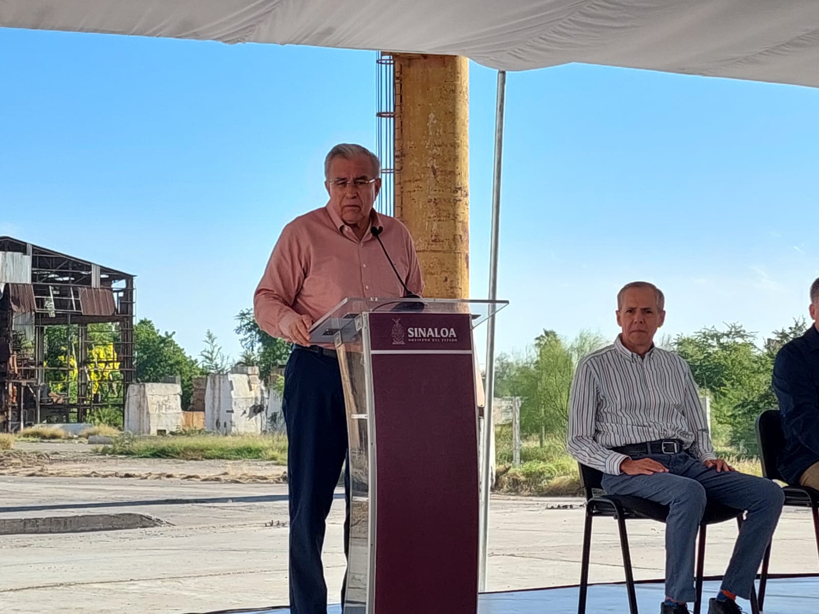 ‘Me importa un comino que tomen el Congreso, y no me dejen pasar, seguiré trabajando’: Rocha Moya