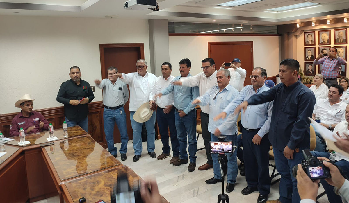 Toma protesta Teodoro López como nuevo presidente de la Junta de Sanidad Vegetal en Guasave