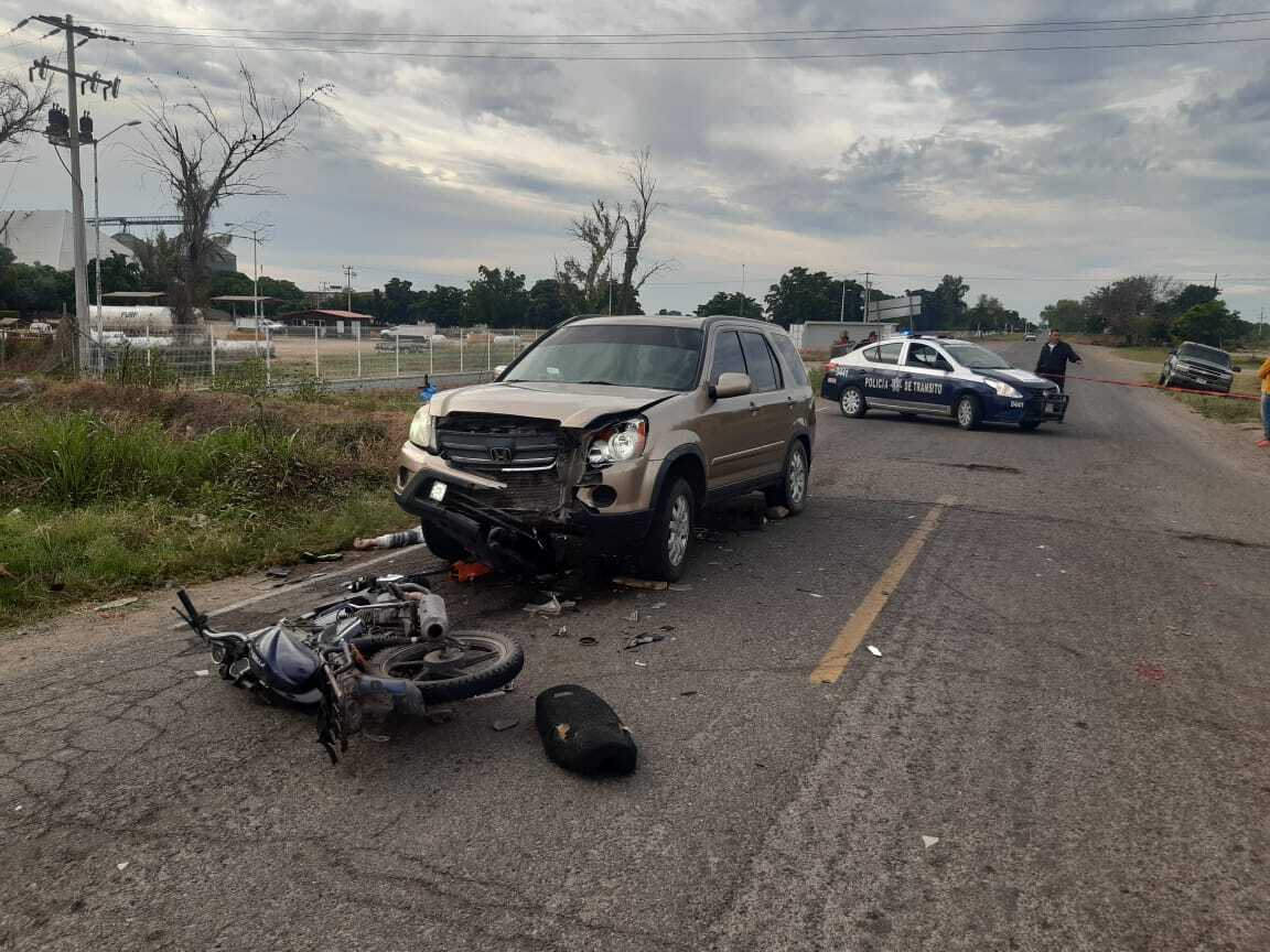 Un motociclista de Estación Naranjo pierde la vida al chocar contra camioneta sobre la carretera 19 en Guasave