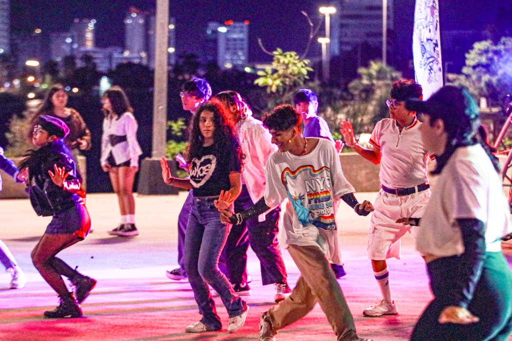 Viven cientos de jóvenes en Mazatlán el K-shop dance