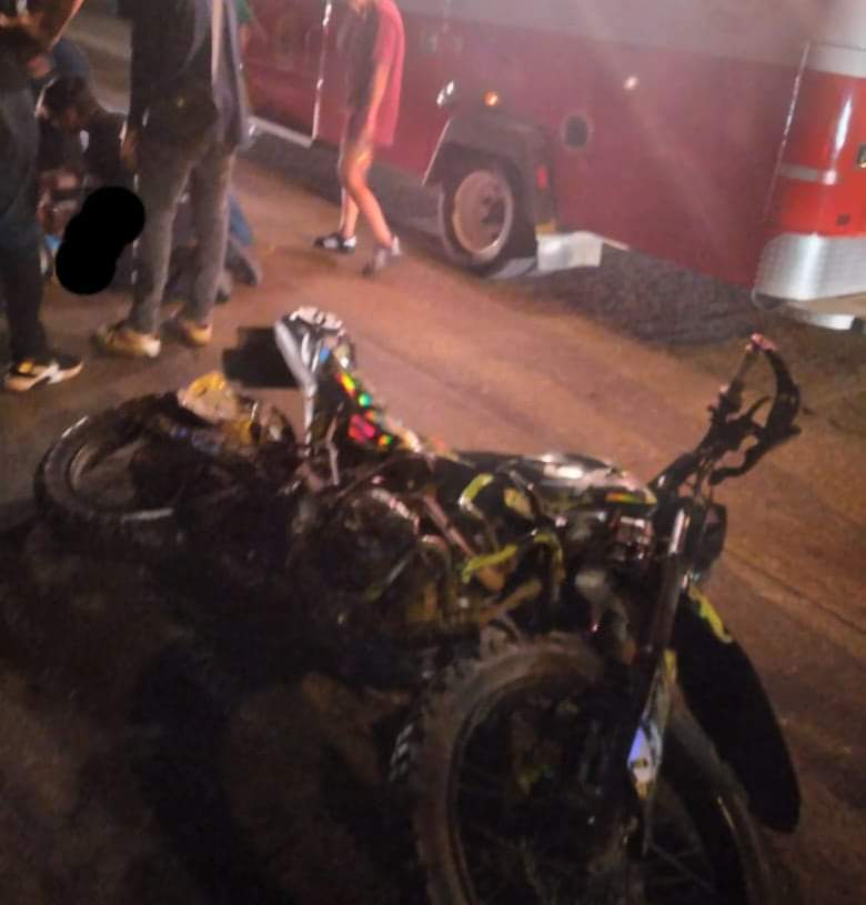 Dos motociclistas sufren accidentes en distintos puntos de Mazatlán; uno quedó grave