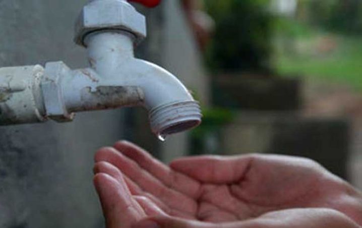 Vuelve a quedarse sin agua el valle de Escuinapa, esta vez el Gobernador les auxilia