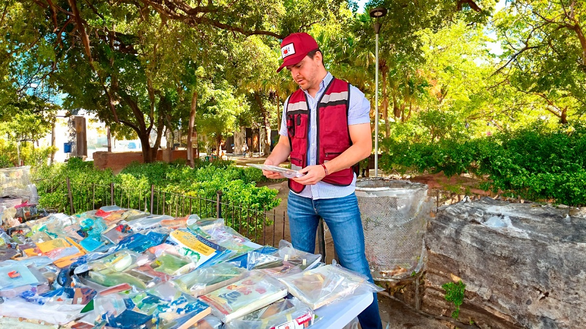 Instalan módulo para regalar libros donados, en Culiacán
