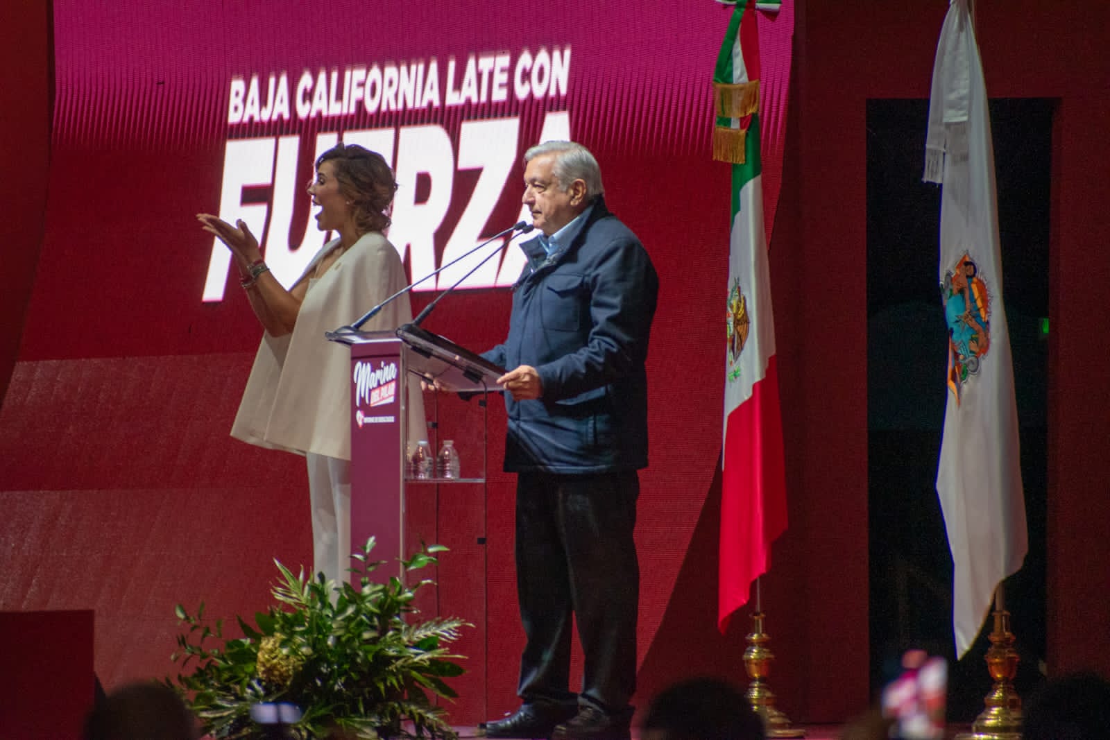 Mantener al 50% IVA e ISR y subir salario mínimo a 400 pesos diarios en la frontera, los compromisos de AMLO