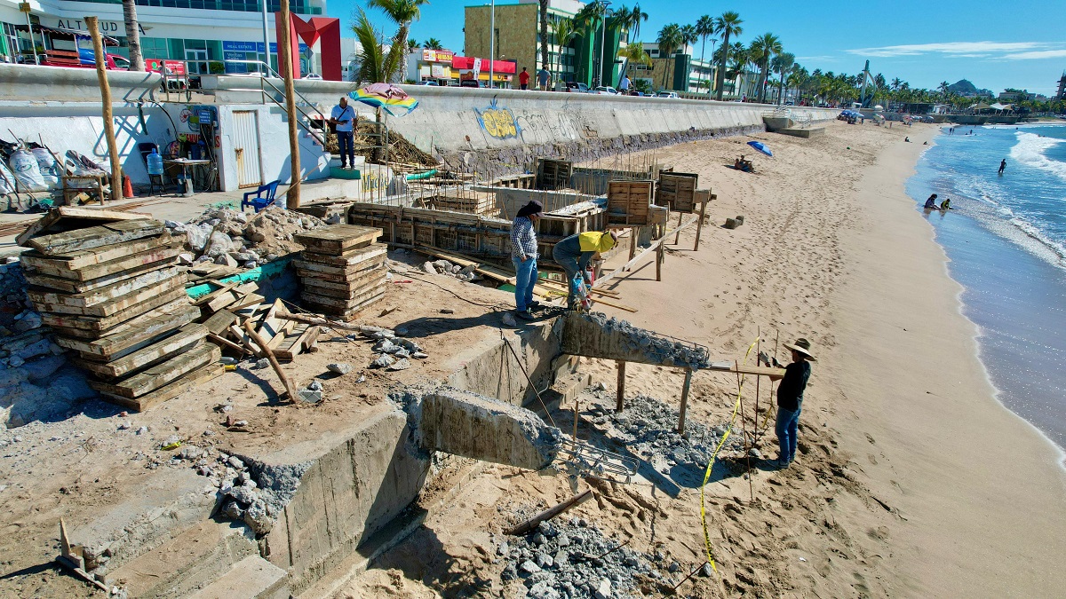 Comienza la demolición de obra de palapa en el Malecón de Mazatlán por irregularidades