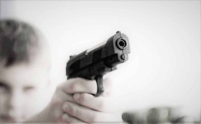 Lamenta Rocha Moya que padres pongan armas de fuego en manos de sus hijos