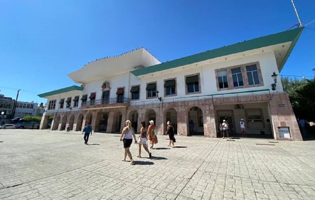 Afirma alcalde de Mazatlán que el municipio está casi hipotecado por deudas heredadas