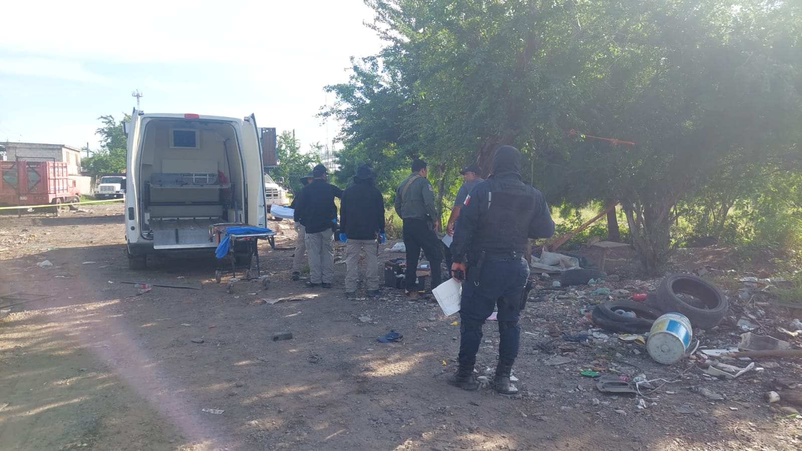 Acostado en una hamaca localizan asesinado a balazos a un hombre en Navolato