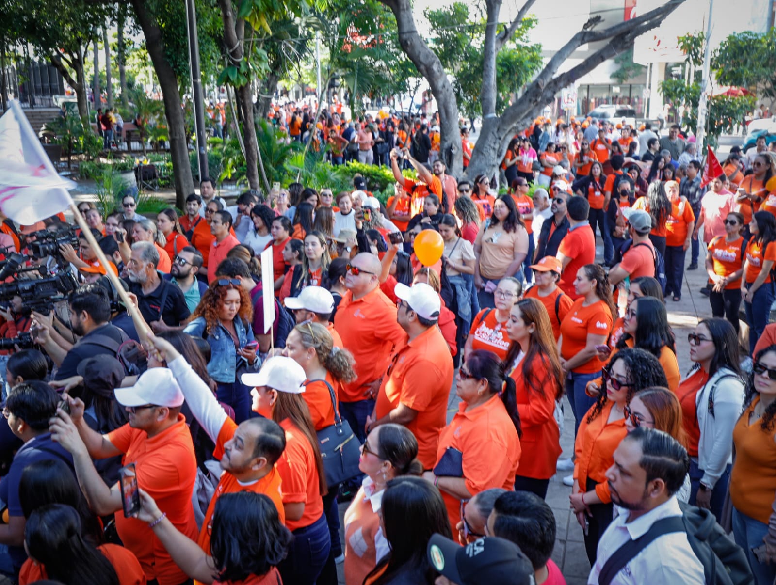 Con el fin de visibilizar la violencia contra niñas y mujeres, celebran la ‘Caminata Naranja’ en Culiacán