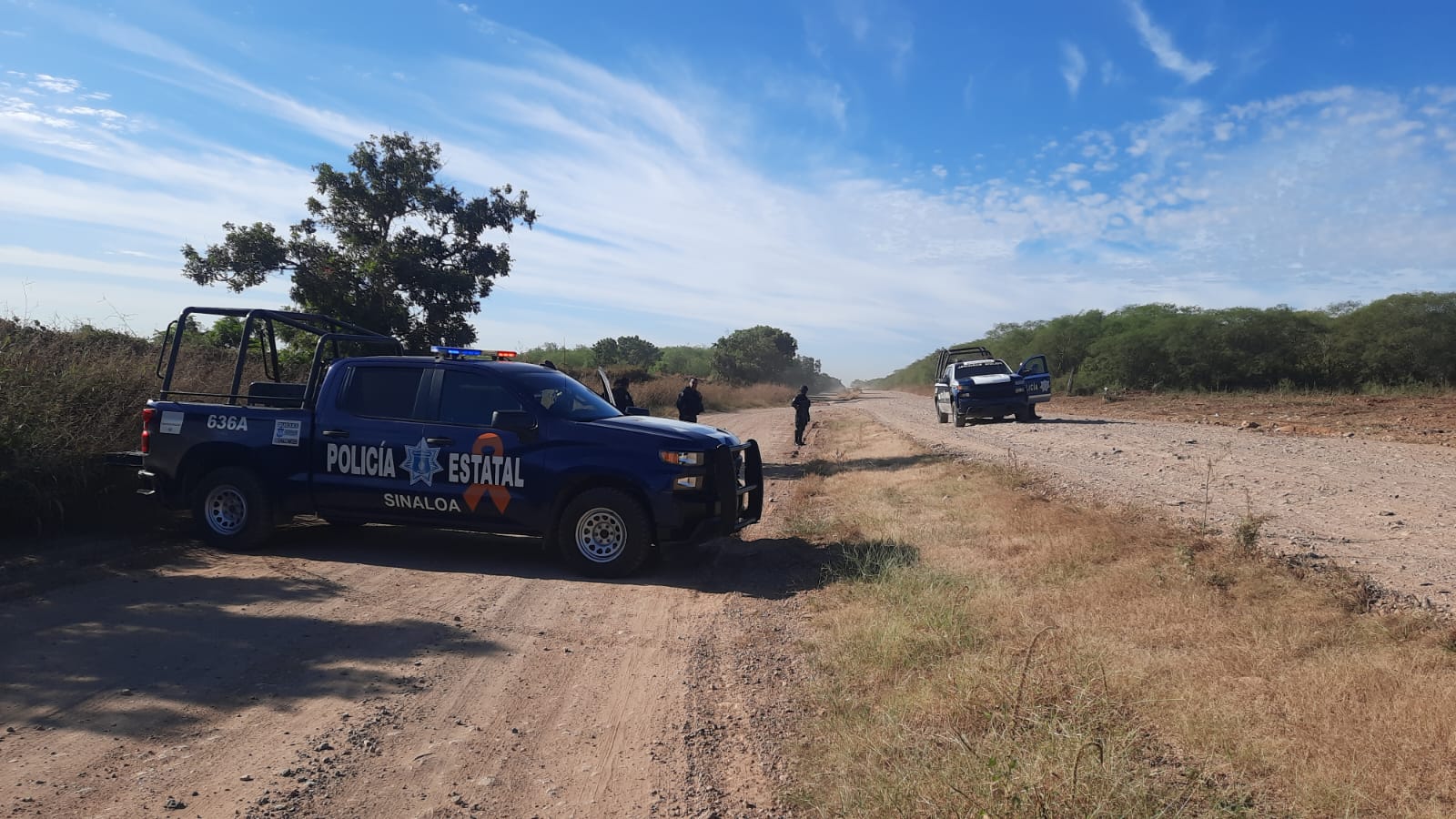Con rastros de violencia localizan sin vida a un hombre sobre el camino de terracería que conduce al dique La Primavera, en Culiacán
