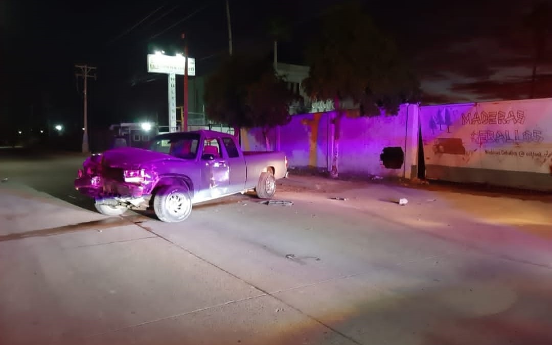 Conductor en supuesto estado de ebriedad choca contra bodega en Los Mochis