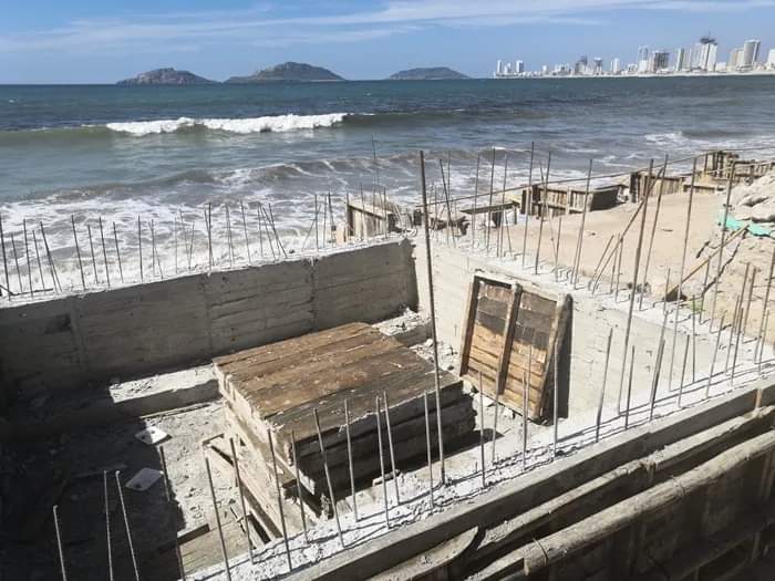 ‘Algo hay’, dice la CMIC tras permisos de Semarnat para construcción de palapas en playas de Mazatlán