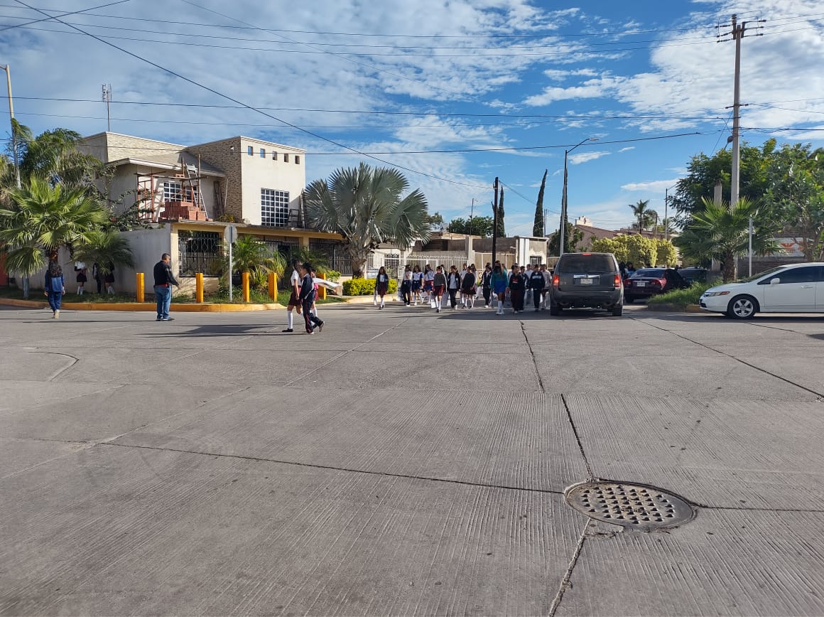 ¡Aunque desfilen! El martes sí hay clases para alumnos de nivel básico en Sinaloa