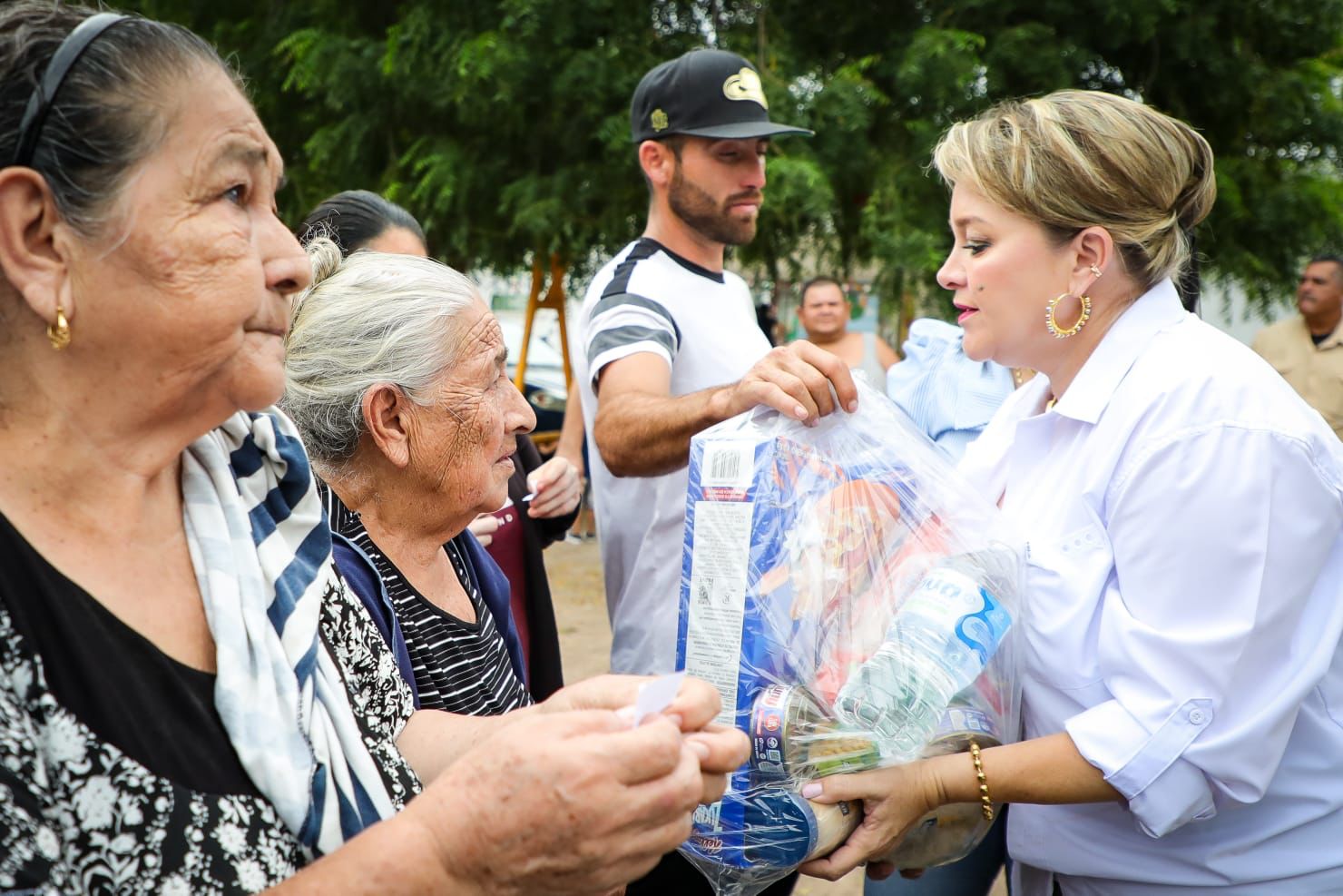 ¡Les llega la ayuda! Entrega DIF Sinaloa apoyos en la colonia “Popular” de Costa Rica