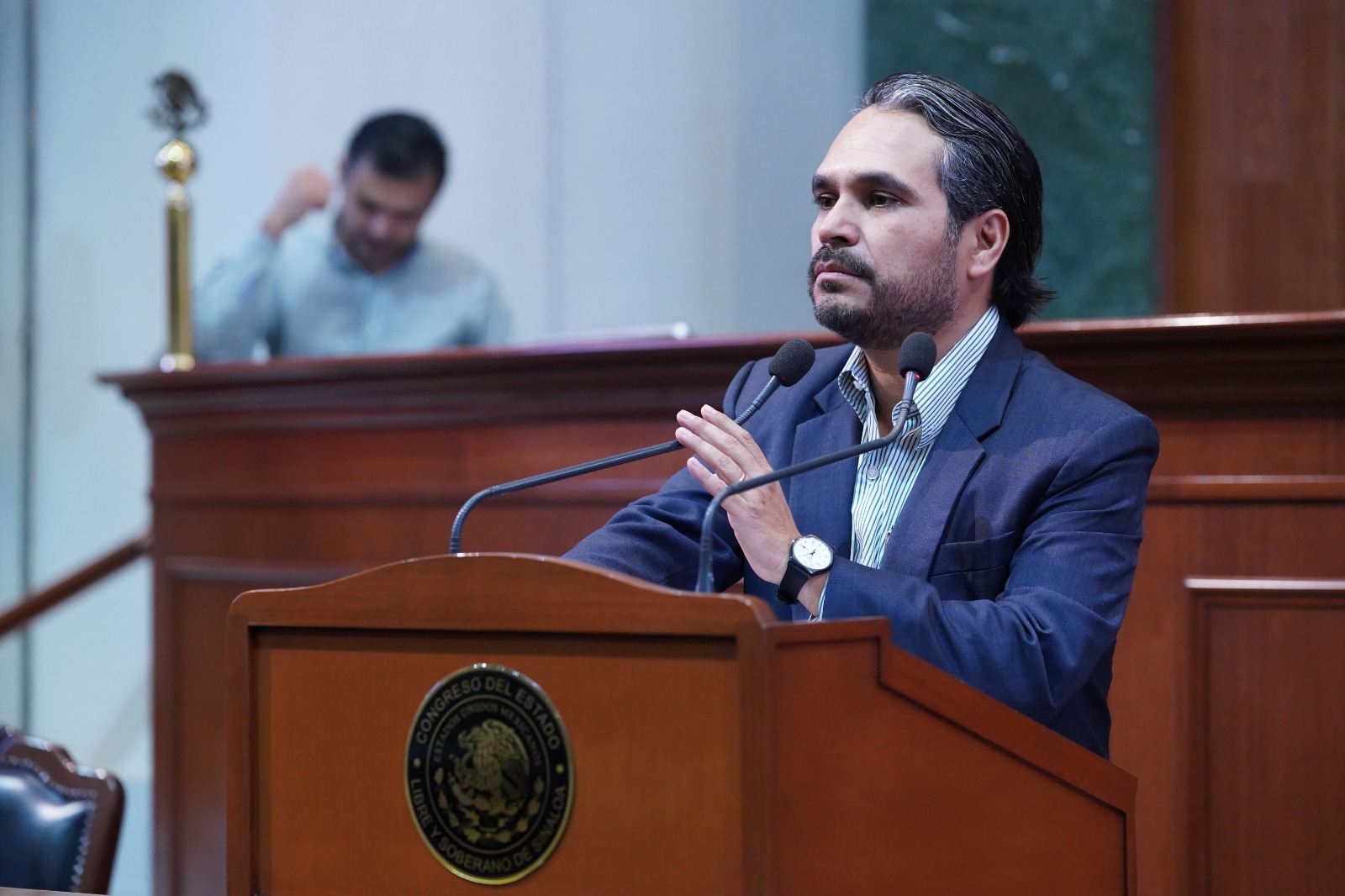Universitarios deberían salir a la calle a exigir mayor transparencia y calidad educativa: Diputado
