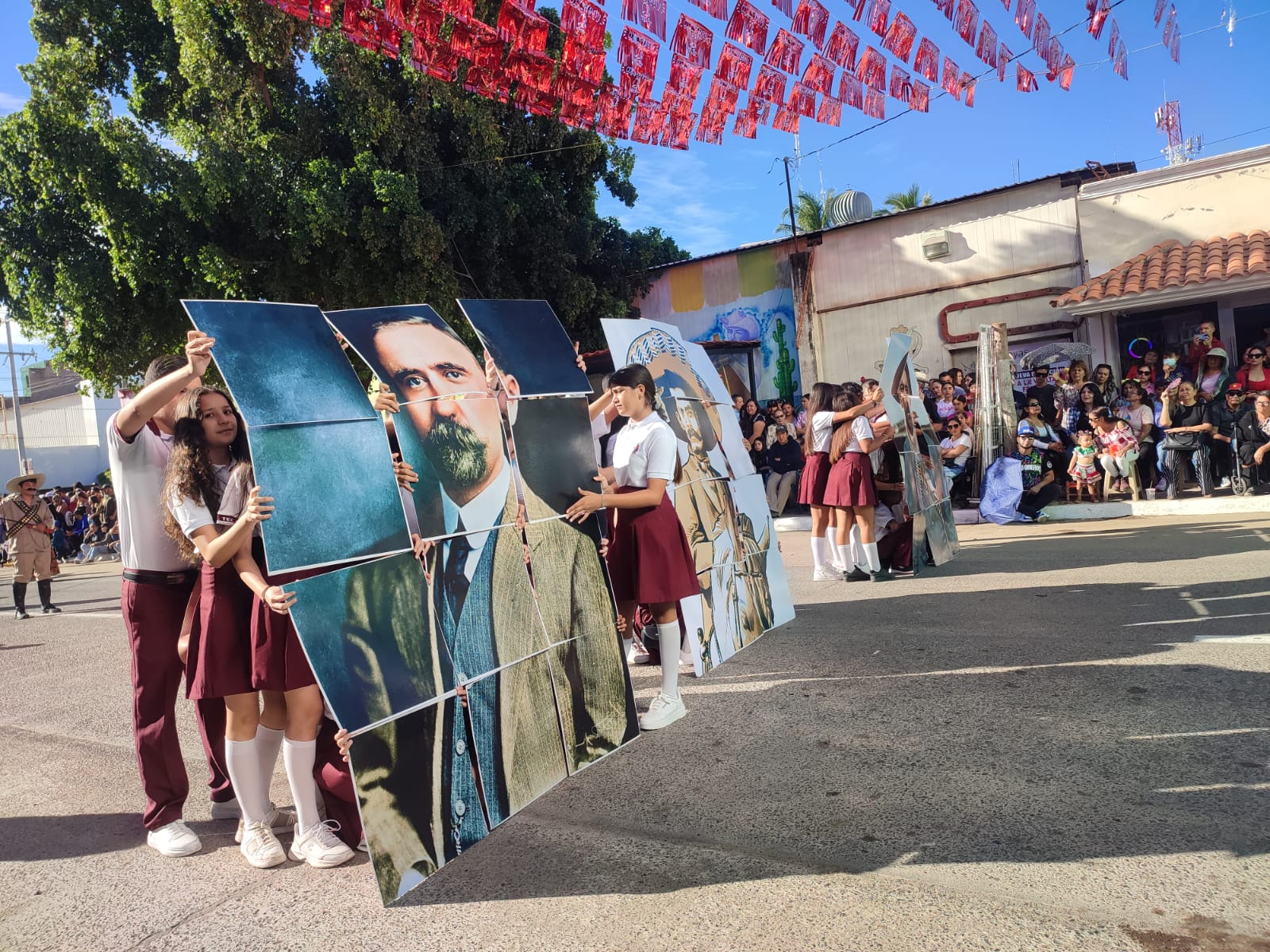 ‘Que largo estuvo el desfile’; en Guasave más de 5 mil personas marcharon