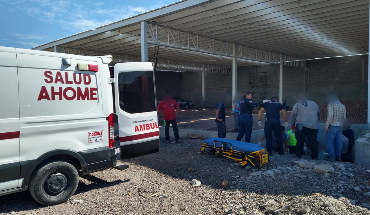 En Los Mochis, trabajador de la construcción resulta lesionado al caer de una altura de 6 metros