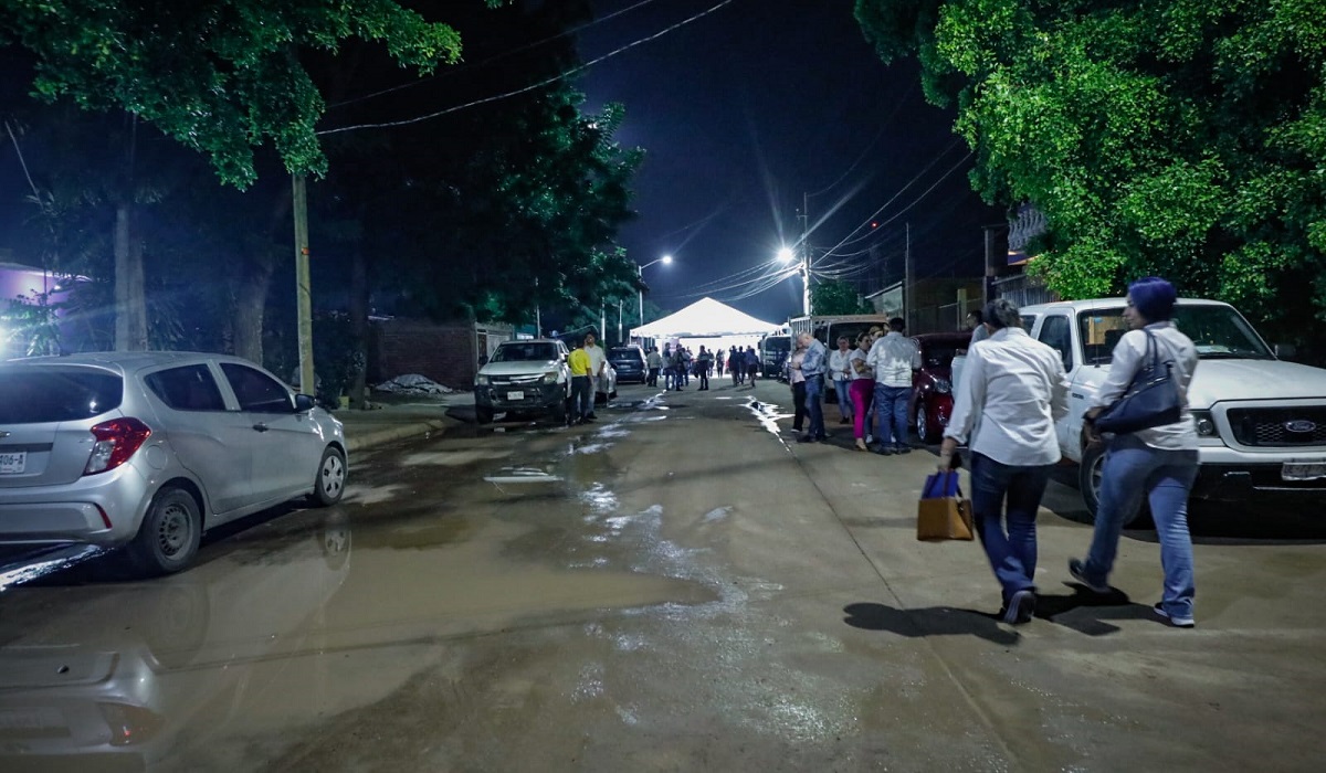 “Hicimos un estudio para que ya no se sigan inundando”: Alcalde de Culiacán inaugura pavimentación en Los Girasoles
