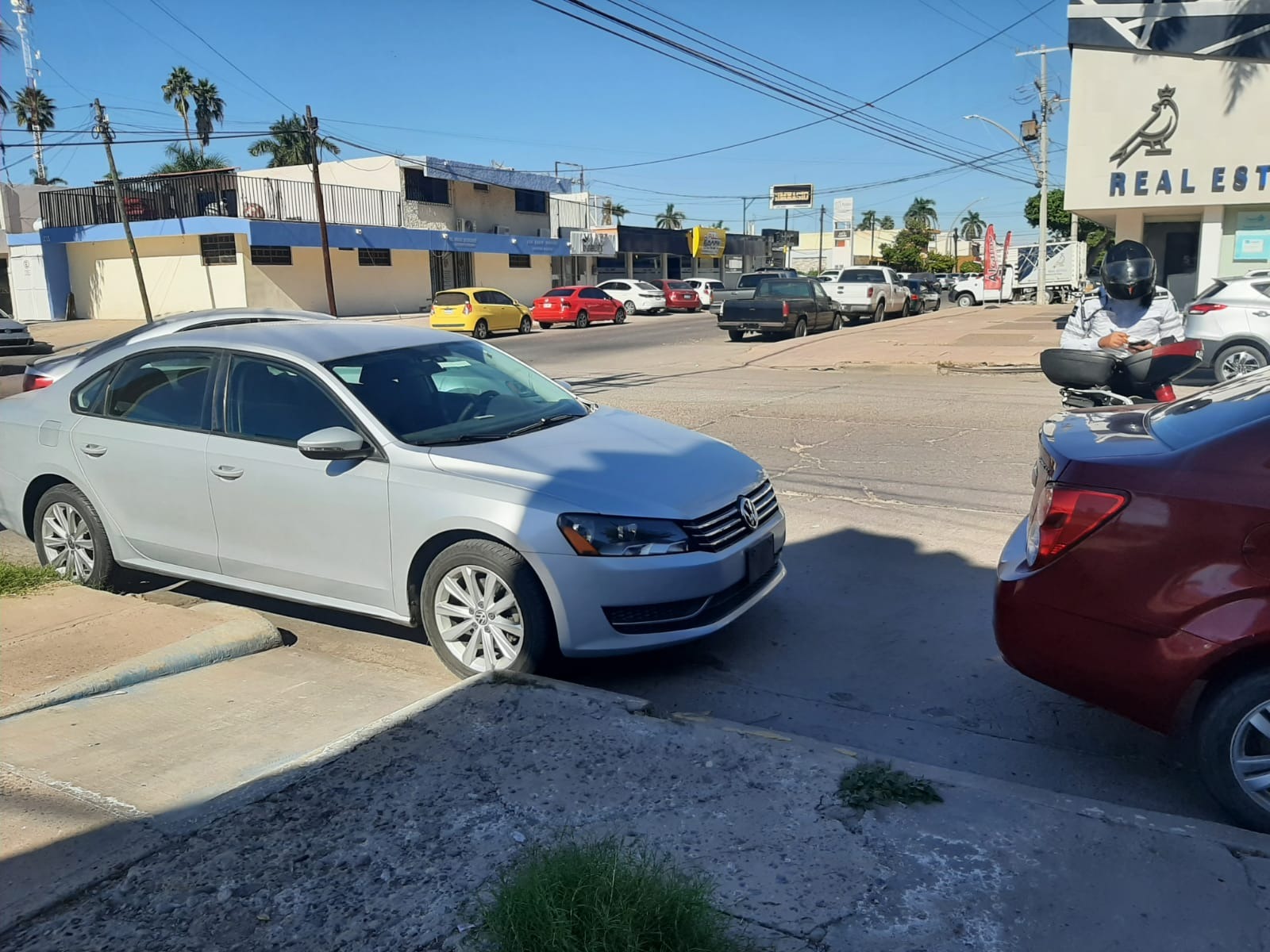 Hay más conciencia y respeto a los espacios azules de estacionamientos; choferes se cuidan de no ser multados