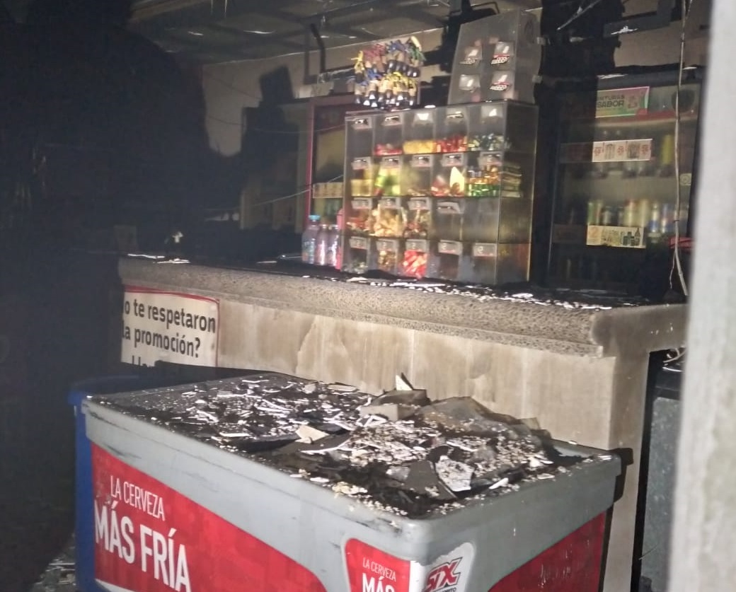 Descartan autoridades cobro de piso en incendio de expendios cerveceros; se investiga si fueron provocados