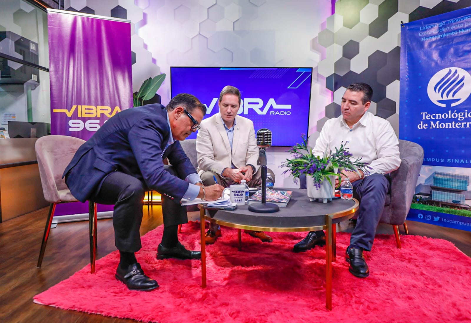 Grupo Vibra Radio y el TEC de Monterrey, campus Culiacán, firman convenio de colaboración