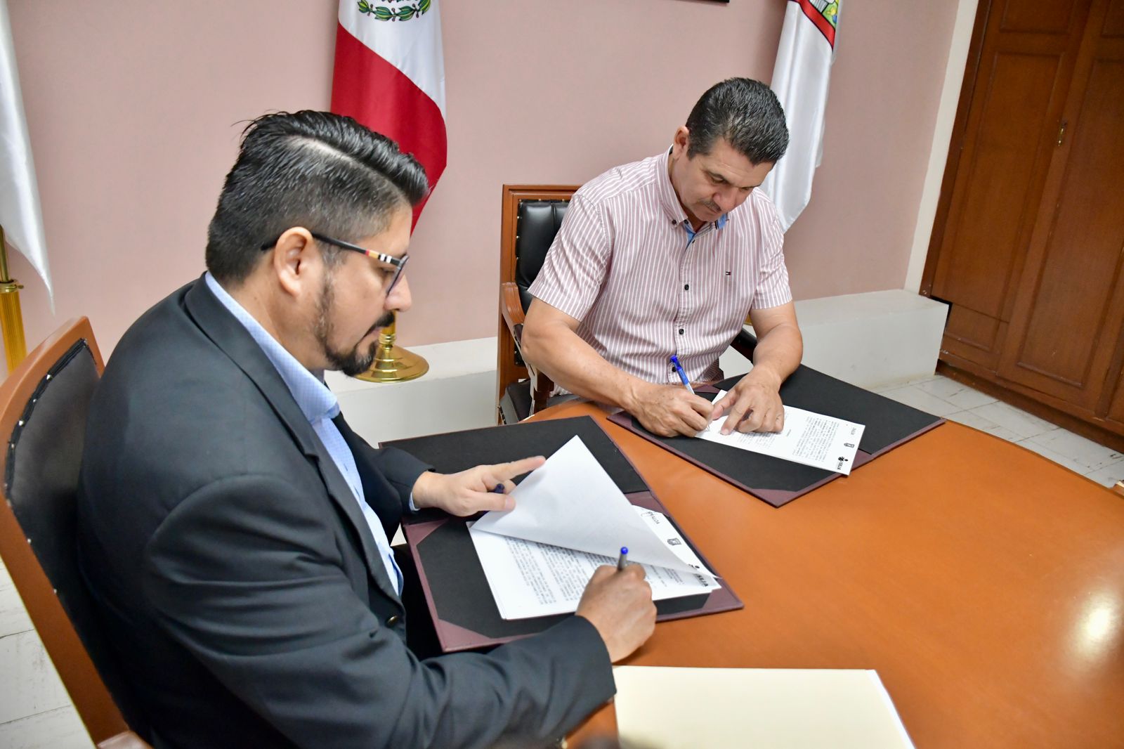 Mejorarán la educación de los alvaradenses a través de la firma de convenio con ISEJA