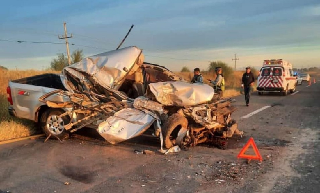 ¡Vive para contarlo! Conductor de camioneta sufre aparatoso accidente en El Desengaño, Ahome