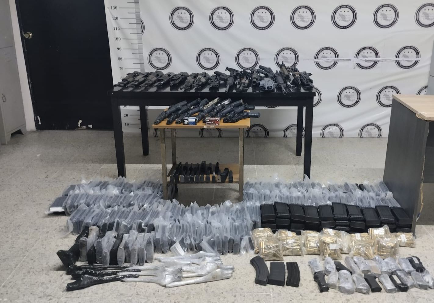 Detienen a dos personas por el delito de portación de armas de fuego en Escuinapa