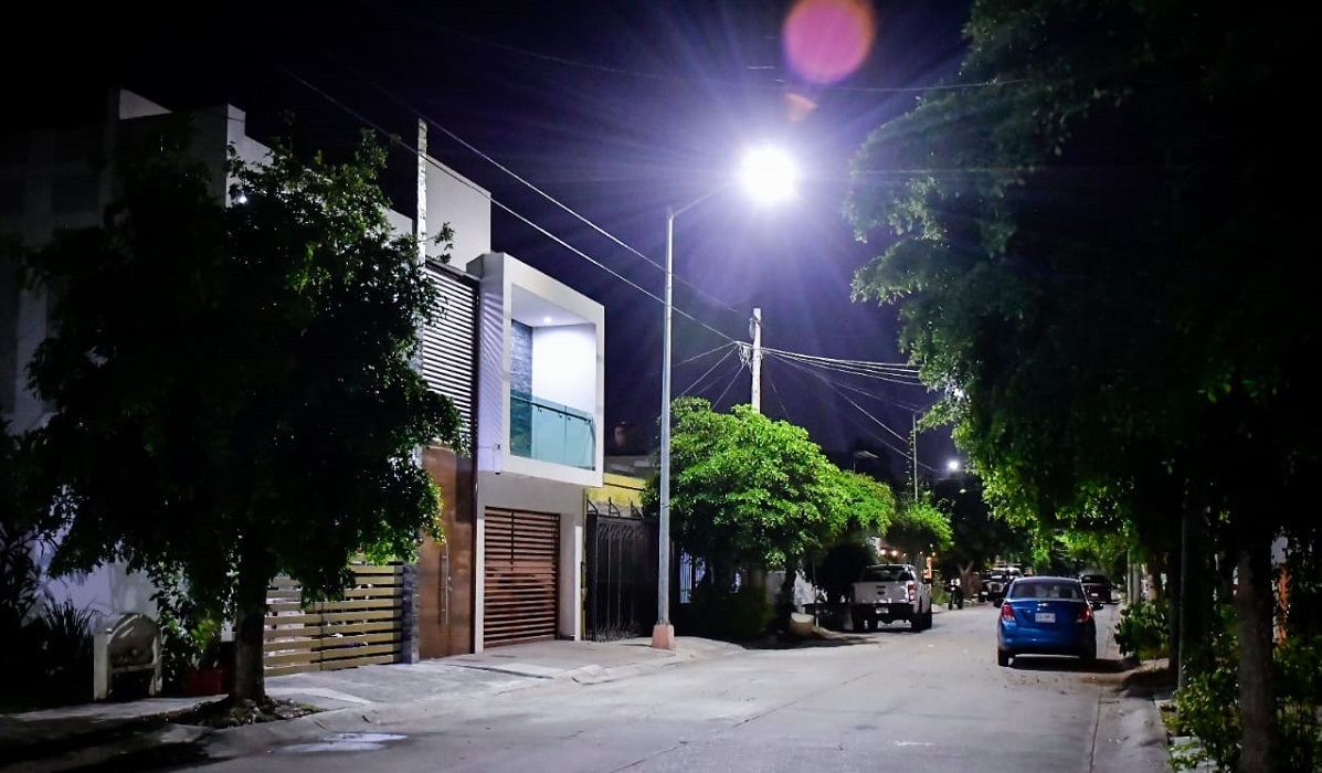 Pondrán mano dura contra ‘punteros’ que dañan el nuevo alumbrado público de Mazatlán